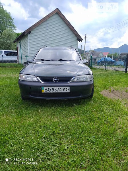 Opel Vectra 1998  випуску Івано-Франківськ з двигуном 1.6 л  універсал механіка за 2950 долл. 