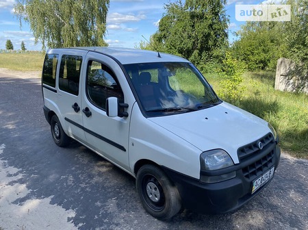 Fiat Doblo 2001  випуску Луцьк з двигуном 1.9 л дизель мінівен механіка за 3000 долл. 