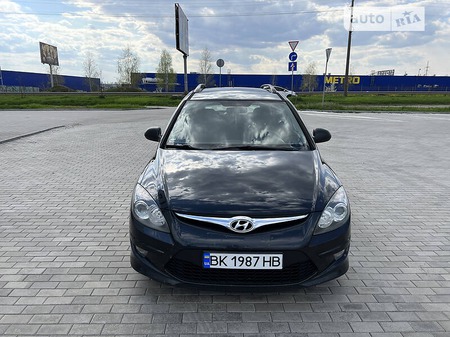 Hyundai i30 2010  випуску Рівне з двигуном 1.4 л бензин універсал механіка за 5899 долл. 