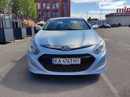 Hyundai Sonata 2013  випуску Київ з двигуном 2.4 л гібрид седан  за 11700 долл. 