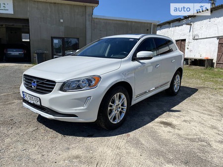 Volvo XC60 2015  випуску Луцьк з двигуном 2 л бензин позашляховик автомат за 18500 долл. 