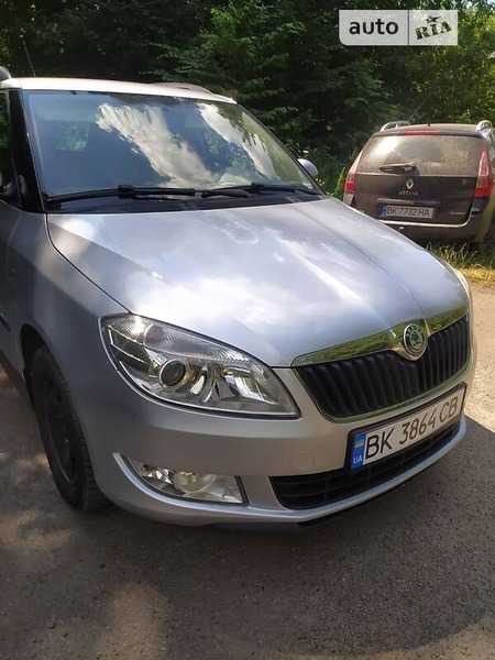 Skoda Fabia 2010  випуску Рівне з двигуном 1.2 л дизель універсал механіка за 4199 долл. 