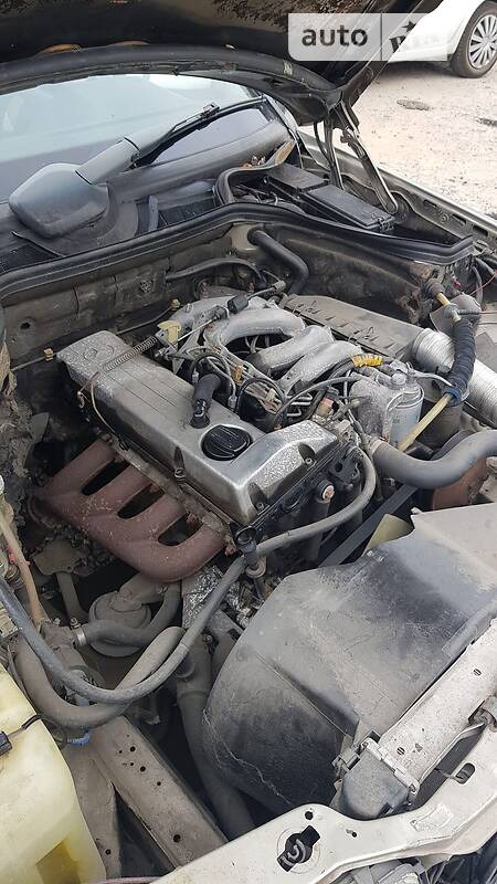 Mercedes-Benz C 200 1988  випуску Кропивницький з двигуном 2 л дизель седан механіка за 2100 долл. 