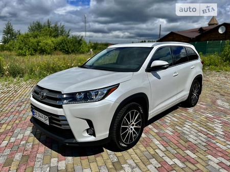 Toyota Highlander 2018  випуску Житомир з двигуном 3.5 л бензин позашляховик автомат за 36999 долл. 