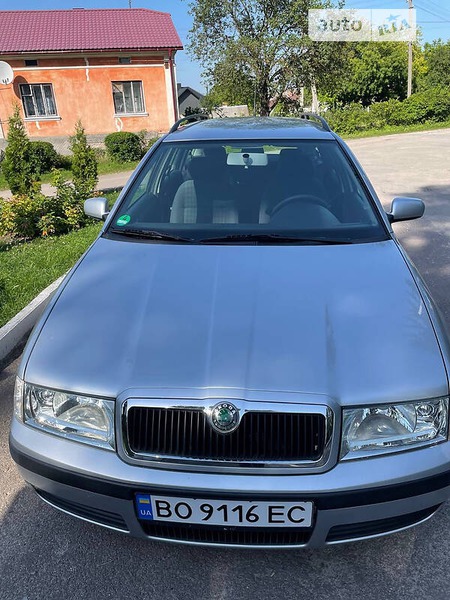 Skoda Octavia 2008  випуску Тернопіль з двигуном 1.6 л бензин універсал механіка за 6750 долл. 