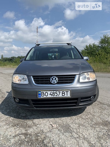 Volkswagen Touran 2004  випуску Тернопіль з двигуном 1.9 л дизель мінівен механіка за 6100 долл. 