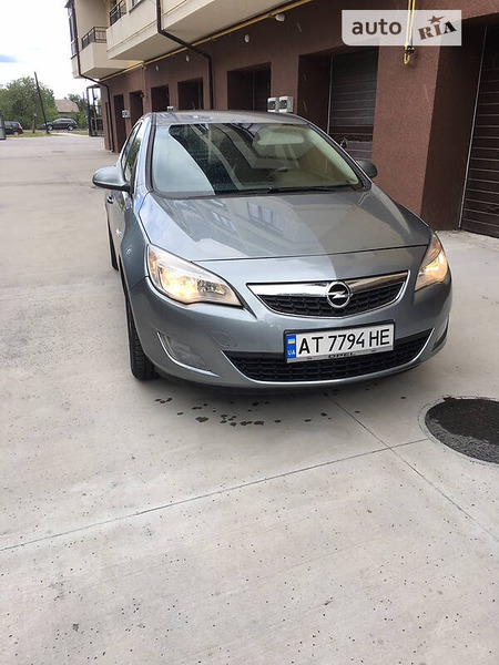 Opel Astra 2010  випуску Івано-Франківськ з двигуном 1.7 л дизель хэтчбек механіка за 7500 долл. 