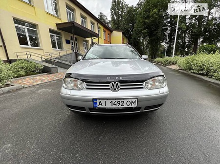 Volkswagen Golf 2003  випуску Київ з двигуном 1.9 л дизель універсал автомат за 5650 долл. 