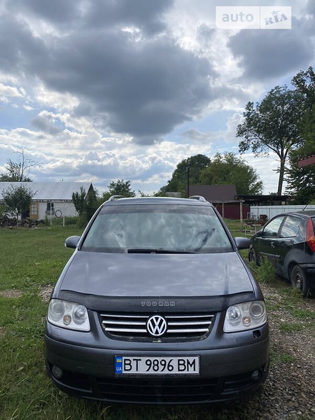 Volkswagen Touran 2004  випуску Чернівці з двигуном 2 л дизель універсал механіка за 4600 долл. 