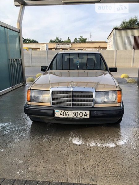 Mercedes-Benz E 300 1990  випуску Одеса з двигуном 2.6 л бензин седан автомат за 2750 долл. 