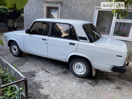 Lada 2105 1985  випуску Дніпро з двигуном 0 л бензин седан механіка за 20000 грн. 