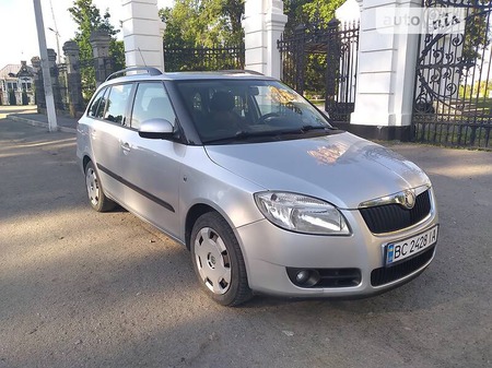 Skoda Fabia 2009  випуску Хмельницький з двигуном 1.4 л дизель універсал механіка за 5100 долл. 