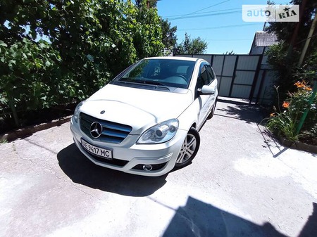 Mercedes-Benz B 180 2008  випуску Дніпро з двигуном 2 л дизель хэтчбек автомат за 9500 долл. 