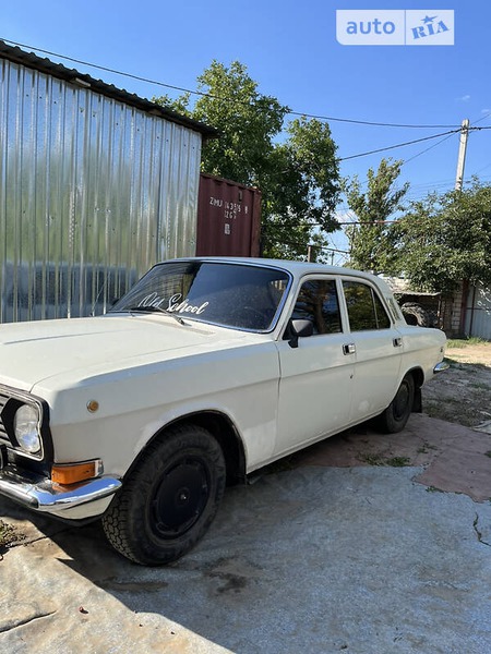 ГАЗ 2410 1993  випуску Одеса з двигуном 2.4 л  седан механіка за 1900 долл. 