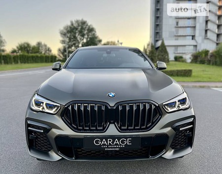 BMW X6 2021  випуску Київ з двигуном 3 л бензин позашляховик автомат за 93800 долл. 