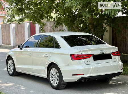 Audi A3 Limousine 2015  випуску Київ з двигуном 1.4 л бензин седан автомат за 12499 долл. 