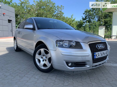 Audi A3 Limousine 2005  випуску Київ з двигуном 1.6 л бензин купе механіка за 5200 долл. 
