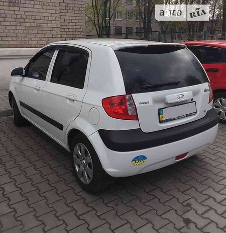 Hyundai Getz 2011  випуску Харків з двигуном 1.6 л  хэтчбек автомат за 7900 долл. 