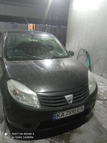 Dacia Sandero 2010  випуску Київ з двигуном 1.1 л  хэтчбек  за 4300 долл. 