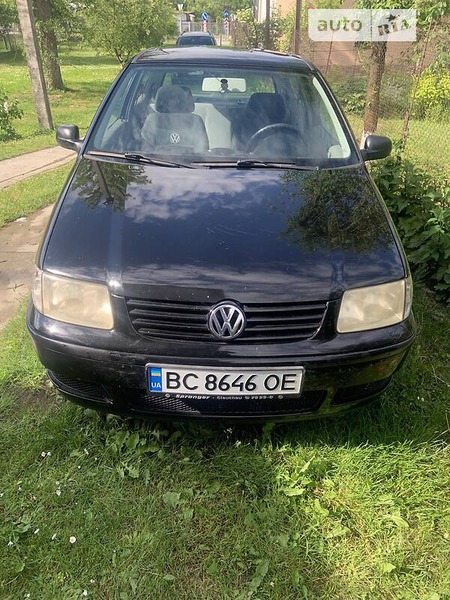 Volkswagen Polo 2000  випуску Львів з двигуном 1 л бензин хэтчбек механіка за 2500 долл. 