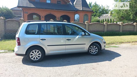 Volkswagen Touran 2007  випуску Луцьк з двигуном 1.9 л дизель мінівен механіка за 7300 долл. 