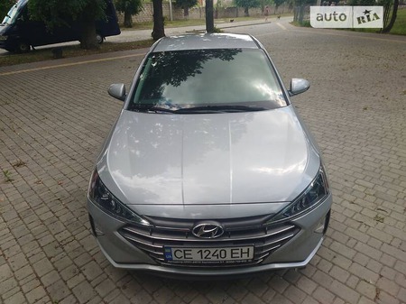 Hyundai Elantra 2020  випуску Чернівці з двигуном 2 л бензин седан автомат за 18500 долл. 