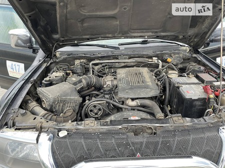 Mitsubishi Pajero Sport 2000  випуску Чернівці з двигуном 3 л  позашляховик автомат за 8000 долл. 