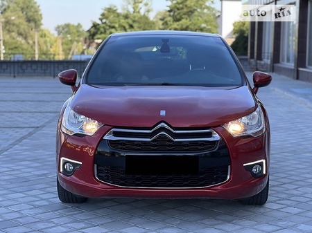 Citroen DS4 2012  випуску Івано-Франківськ з двигуном 1.6 л дизель хэтчбек автомат за 10300 долл. 