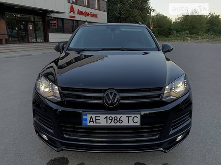 Volkswagen Touareg 2013  випуску Дніпро з двигуном 3 л дизель позашляховик автомат за 22900 долл. 