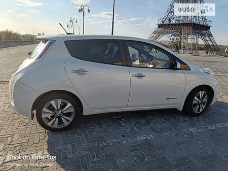 Nissan Leaf 2013  випуску Харків з двигуном 0 л електро хэтчбек  за 13500 долл. 