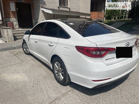 Hyundai Sonata 2015  випуску Тернопіль з двигуном 2 л газ седан автомат за 10500 долл. 