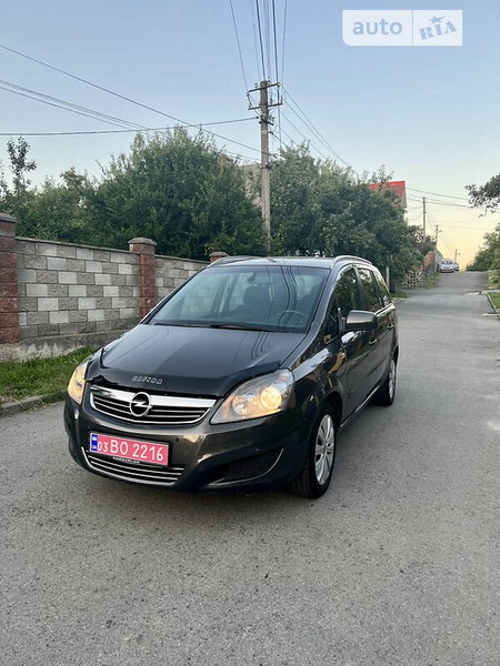 Opel Zafira Tourer 2013  випуску Рівне з двигуном 1.6 л  мінівен механіка за 7200 долл. 