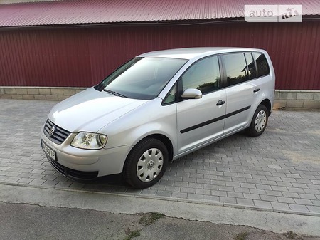 Volkswagen Touran 2005  випуску Черкаси з двигуном 2 л дизель мінівен механіка за 6600 долл. 