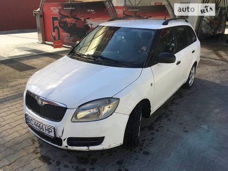 Skoda Fabia 2008  випуску Львів з двигуном 1.2 л  універсал механіка за 3700 долл. 