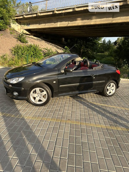 Peugeot 206 2003  випуску Рівне з двигуном 2 л бензин кабріолет механіка за 3900 долл. 