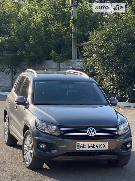 Volkswagen Tiguan 2012  випуску Дніпро з двигуном 2 л бензин універсал автомат за 12700 долл. 