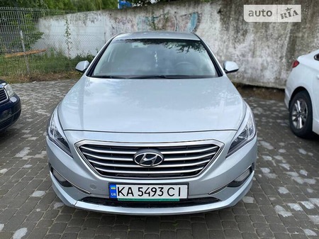 Hyundai Sonata 2015  випуску Луцьк з двигуном 2 л газ седан  за 6900 долл. 