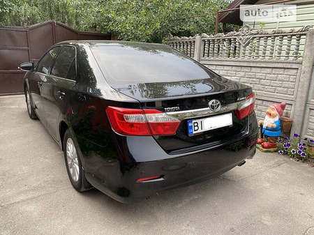 Toyota Camry 2013  випуску Полтава з двигуном 2.5 л  седан автомат за 13200 долл. 