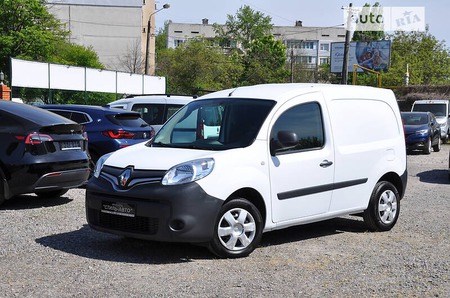 Renault Kangoo 2017  випуску Одеса з двигуном 1.5 л дизель мінівен механіка за 9999 долл. 