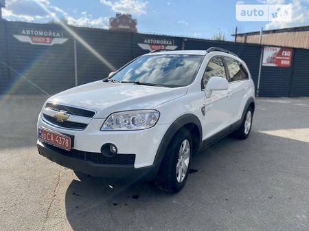 Chevrolet Captiva 2009  випуску Харків з двигуном 2.4 л  позашляховик механіка за 8100 долл. 