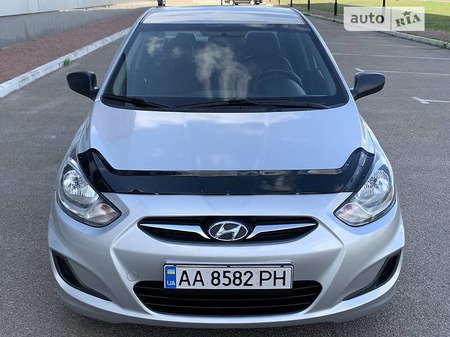 Hyundai Accent 2011  випуску Київ з двигуном 1.4 л бензин седан автомат за 7999 долл. 