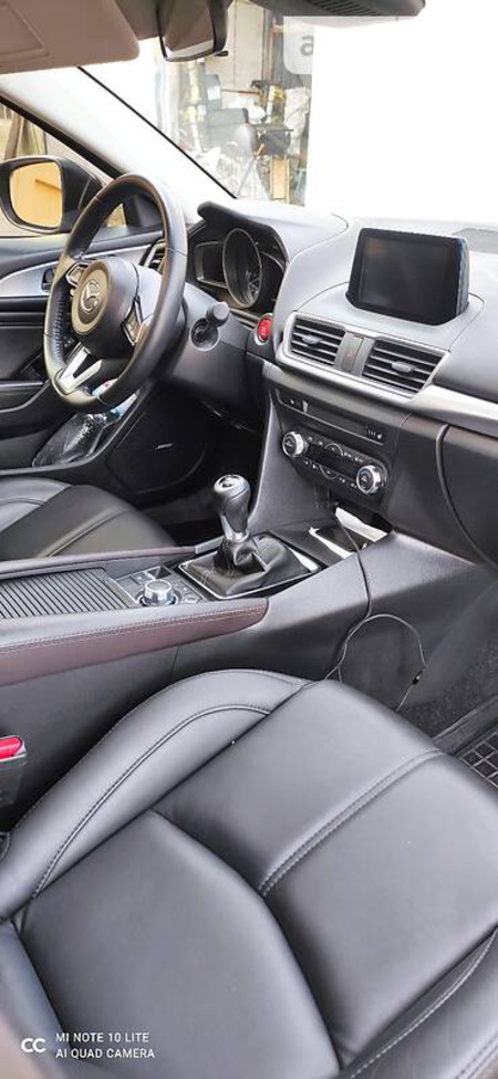 Mazda 3 2018  випуску Запоріжжя з двигуном 2.5 л бензин седан механіка за 14500 долл. 