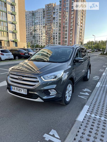 Ford Kuga 2018  випуску Київ з двигуном 2 л дизель універсал автомат за 21000 долл. 