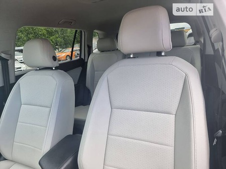 Volkswagen Tiguan 2019  випуску Луцьк з двигуном 2 л бензин позашляховик автомат за 25500 долл. 