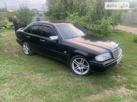 Mercedes-Benz C 220 1994  випуску Харків з двигуном 2.2 л дизель хэтчбек автомат за 5000 долл. 