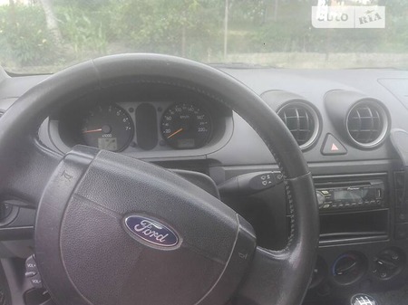 Ford Fiesta 2002  випуску Рівне з двигуном 1.6 л  хэтчбек механіка за 3150 долл. 