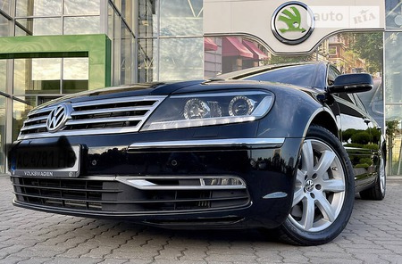 Volkswagen Phaeton 2012  випуску Луцьк з двигуном 3 л дизель седан автомат за 14700 долл. 