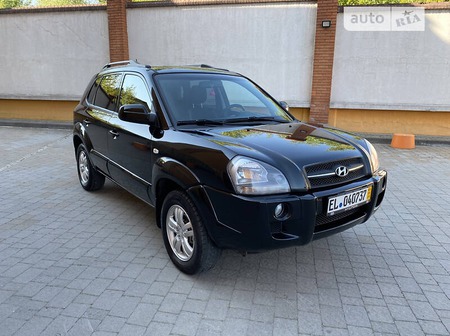 Hyundai Tucson 2007  випуску Івано-Франківськ з двигуном 2 л дизель позашляховик механіка за 7999 долл. 