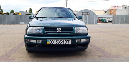 Volkswagen Vento 1996  випуску Хмельницький з двигуном 1.8 л  седан механіка за 3300 долл. 