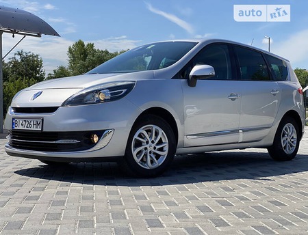 Renault Scenic 2012  випуску Полтава з двигуном 1.5 л дизель мінівен механіка за 8100 долл. 